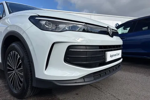 GD75NFM Volkswagen Tiguan 2.0 TDI Match 5dr DSG Thumbnail #10