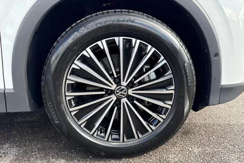 GD75NFM Volkswagen Tiguan 2.0 TDI Match 5dr DSG Thumbnail #11