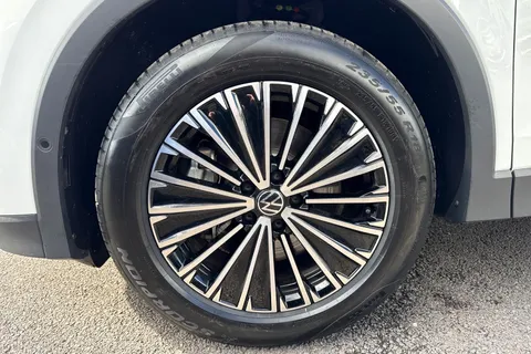 GD75NFM Volkswagen Tiguan 2.0 TDI Match 5dr DSG Thumbnail #13