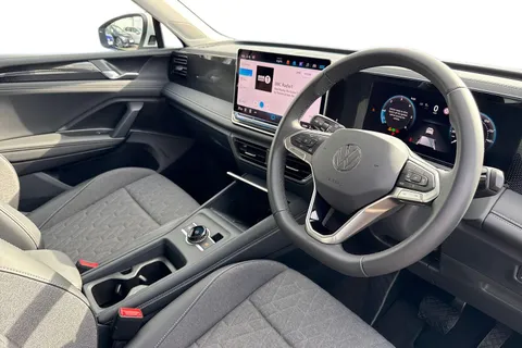 GD75NFM Volkswagen Tiguan 2.0 TDI Match 5dr DSG Thumbnail #15