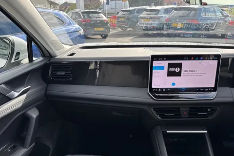 GD75NFM Volkswagen Tiguan 2.0 TDI Match 5dr DSG Thumbnail #21