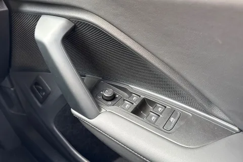 GD75NFM Volkswagen Tiguan 2.0 TDI Match 5dr DSG Thumbnail #22