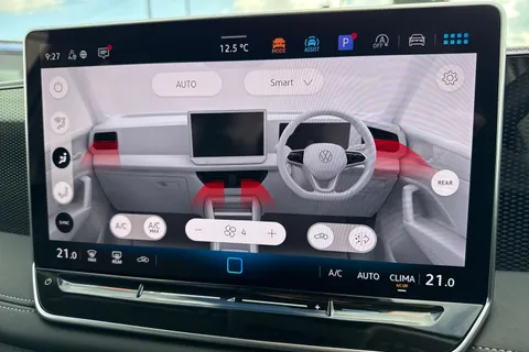 GD75NFM Volkswagen Tiguan 2.0 TDI Match 5dr DSG Thumbnail #23