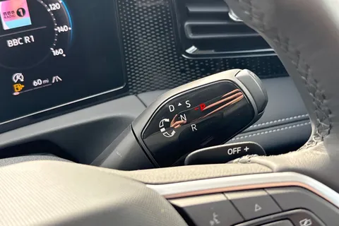 GD75NFM Volkswagen Tiguan 2.0 TDI Match 5dr DSG Thumbnail #24