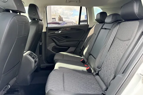 GD75NFM Volkswagen Tiguan 2.0 TDI Match 5dr DSG Thumbnail #36