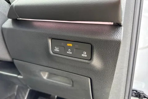 GD75NFM Volkswagen Tiguan 2.0 TDI Match 5dr DSG Thumbnail #40