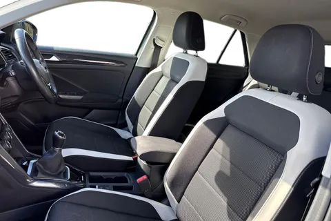 PN18UPL Volkswagen T-Roc 1.5 TSI EVO SEL Euro 6 (s/s) 5dr Thumbnail #17