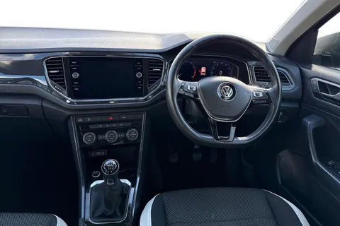 PN18UPL Volkswagen T-Roc 1.5 TSI EVO SEL Euro 6 (s/s) 5dr Thumbnail #19