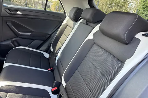 PN18UPL Volkswagen T-Roc 1.5 TSI EVO SEL Euro 6 (s/s) 5dr Thumbnail #20