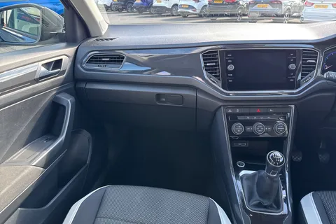 PN18UPL Volkswagen T-Roc 1.5 TSI EVO SEL Euro 6 (s/s) 5dr Thumbnail #21