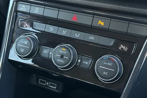 PN18UPL Volkswagen T-Roc 1.5 TSI EVO SEL Euro 6 (s/s) 5dr Thumbnail #23