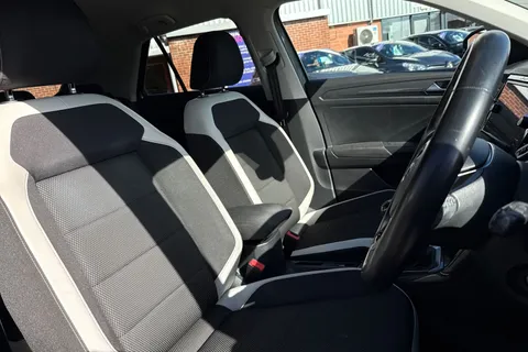 PN18UPL Volkswagen T-Roc 1.5 TSI EVO SEL Euro 6 (s/s) 5dr Thumbnail #25