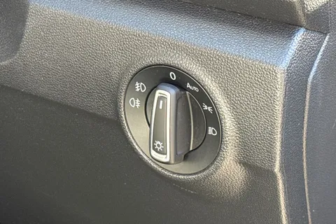 PN18UPL Volkswagen T-Roc 1.5 TSI EVO SEL Euro 6 (s/s) 5dr Thumbnail #32