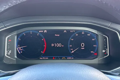 PN18UPL Volkswagen T-Roc 1.5 TSI EVO SEL Euro 6 (s/s) 5dr Thumbnail #36