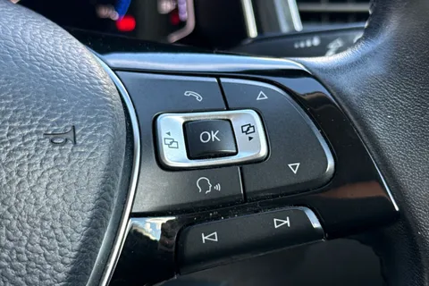 PN18UPL Volkswagen T-Roc 1.5 TSI EVO SEL Euro 6 (s/s) 5dr Thumbnail #39