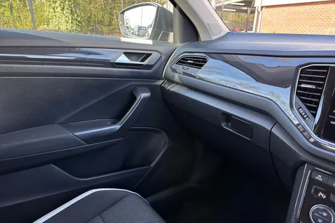 PN18UPL Volkswagen T-Roc 1.5 TSI EVO SEL Euro 6 (s/s) 5dr Thumbnail #40