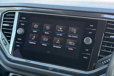 PN18UPL Volkswagen T-Roc 1.5 TSI EVO SEL Euro 6 (s/s) 5dr Thumbnail #44