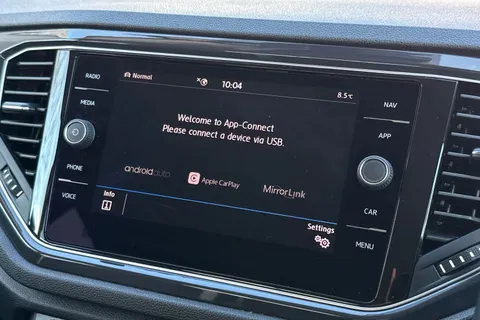 PN18UPL Volkswagen T-Roc 1.5 TSI EVO SEL Euro 6 (s/s) 5dr Thumbnail #47