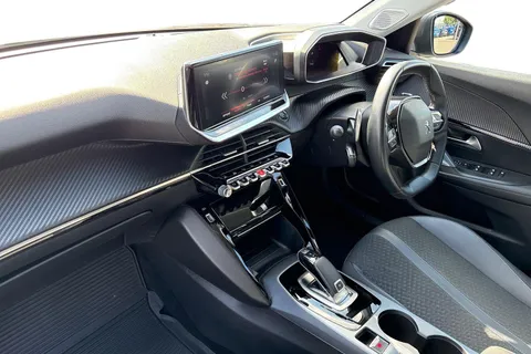 BT70FZW PEUGEOT 2008 1.2 PureTech 130 Allure Premium 5dr EAT8 Thumbnail #16