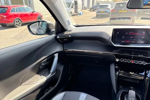 BT70FZW PEUGEOT 2008 1.2 PureTech 130 Allure Premium 5dr EAT8 Thumbnail #21