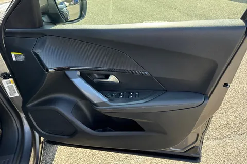 BT70FZW PEUGEOT 2008 1.2 PureTech 130 Allure Premium 5dr EAT8 Thumbnail #22