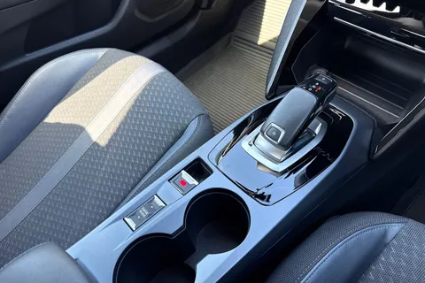 BT70FZW PEUGEOT 2008 1.2 PureTech 130 Allure Premium 5dr EAT8 Thumbnail #24