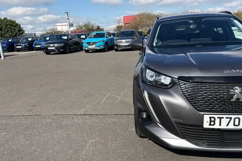 BT70FZW PEUGEOT 2008 1.2 PureTech 130 Allure Premium 5dr EAT8 Thumbnail #26