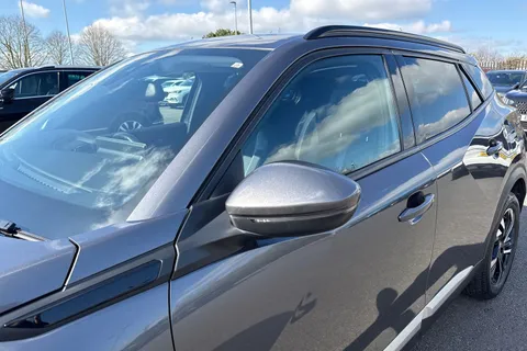 BT70FZW PEUGEOT 2008 1.2 PureTech 130 Allure Premium 5dr EAT8 Thumbnail #31