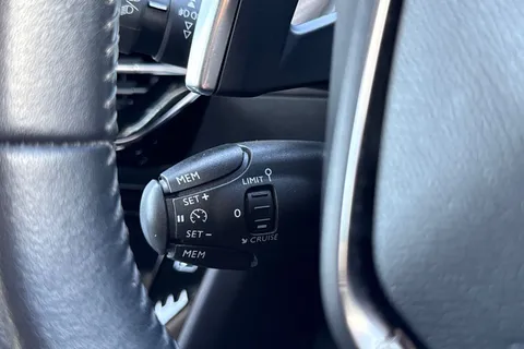 BT70FZW PEUGEOT 2008 1.2 PureTech 130 Allure Premium 5dr EAT8 Thumbnail #40