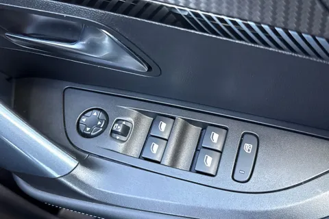 BT70FZW PEUGEOT 2008 1.2 PureTech 130 Allure Premium 5dr EAT8 Thumbnail #41