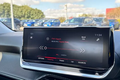 BT70FZW PEUGEOT 2008 1.2 PureTech 130 Allure Premium 5dr EAT8 Thumbnail #44