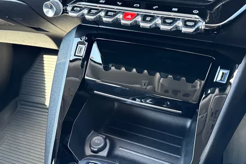 BT70FZW PEUGEOT 2008 1.2 PureTech 130 Allure Premium 5dr EAT8 Thumbnail #56