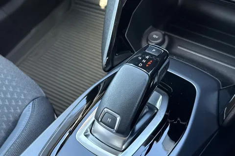 BT70FZW PEUGEOT 2008 1.2 PureTech 130 Allure Premium 5dr EAT8 Thumbnail #57