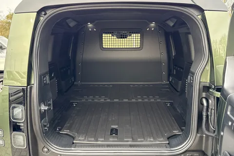 DN26HFR Land Rover Defender 110 3.0 D250 MHEV X-Dynamic HSE Hard Top SUV 5dr Diesel Auto 4WD MWB Euro 6 (s/s) (249 ps) Thumbnail #11