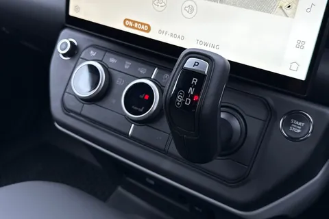 DN26HFR Land Rover Defender 110 3.0 D250 MHEV X-Dynamic HSE Hard Top SUV 5dr Diesel Auto 4WD MWB Euro 6 (s/s) (249 ps) Thumbnail #14