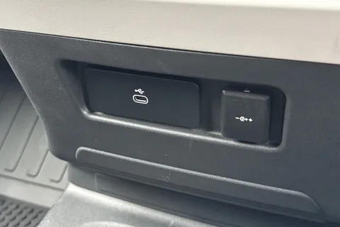 DN26HFR Land Rover Defender 110 3.0 D250 MHEV X-Dynamic HSE Hard Top SUV 5dr Diesel Auto 4WD MWB Euro 6 (s/s) (249 ps) Thumbnail #48