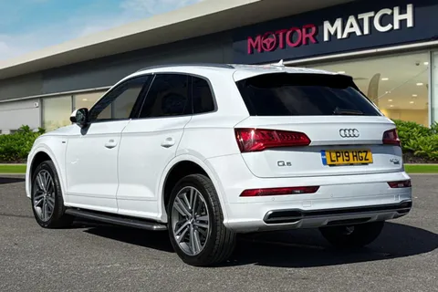 LP19HGZ Audi Q5 2.0 TDI 40 S line S Tronic quattro Euro 6 (s/s) 5dr Thumbnail #3