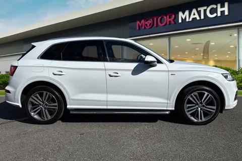LP19HGZ Audi Q5 2.0 TDI 40 S line S Tronic quattro Euro 6 (s/s) 5dr Thumbnail #4