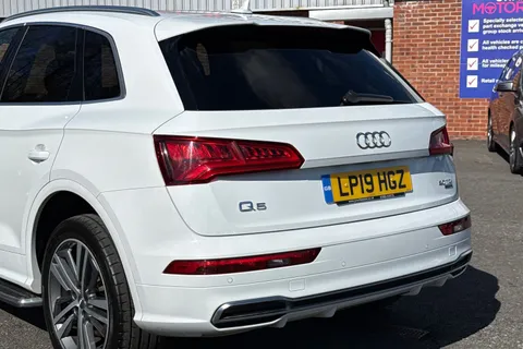 LP19HGZ Audi Q5 2.0 TDI 40 S line S Tronic quattro Euro 6 (s/s) 5dr Thumbnail #9