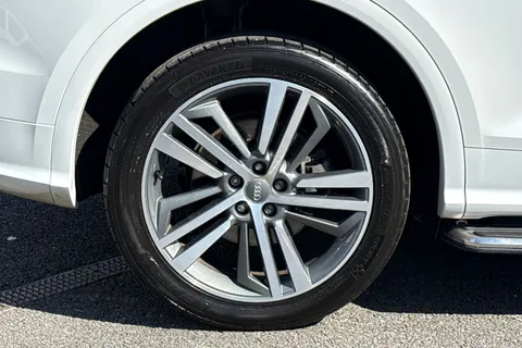 LP19HGZ Audi Q5 2.0 TDI 40 S line S Tronic quattro Euro 6 (s/s) 5dr Thumbnail #12