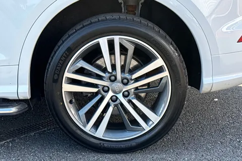 LP19HGZ Audi Q5 2.0 TDI 40 S line S Tronic quattro Euro 6 (s/s) 5dr Thumbnail #13