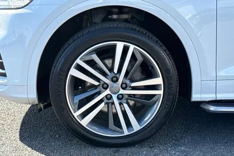 LP19HGZ Audi Q5 2.0 TDI 40 S line S Tronic quattro Euro 6 (s/s) 5dr Thumbnail #14