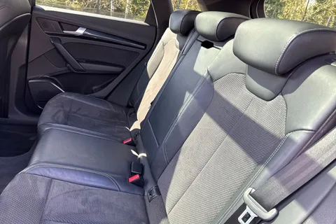 LP19HGZ Audi Q5 2.0 TDI 40 S line S Tronic quattro Euro 6 (s/s) 5dr Thumbnail #20