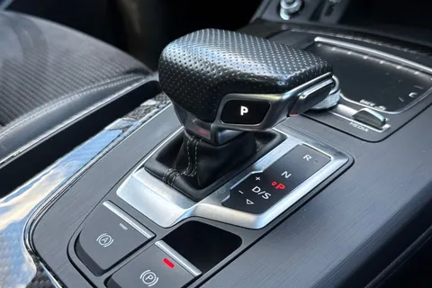 LP19HGZ Audi Q5 2.0 TDI 40 S line S Tronic quattro Euro 6 (s/s) 5dr Thumbnail #24