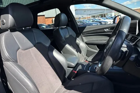 LP19HGZ Audi Q5 2.0 TDI 40 S line S Tronic quattro Euro 6 (s/s) 5dr Thumbnail #25