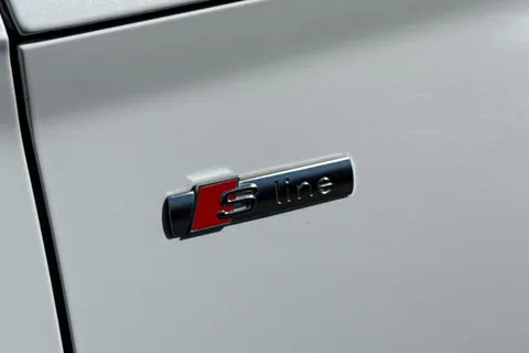 LP19HGZ Audi Q5 2.0 TDI 40 S line S Tronic quattro Euro 6 (s/s) 5dr Thumbnail #30