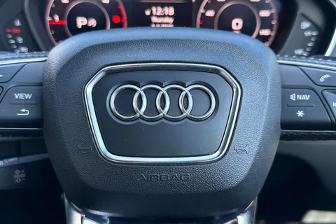 LP19HGZ Audi Q5 2.0 TDI 40 S line S Tronic quattro Euro 6 (s/s) 5dr Thumbnail #39