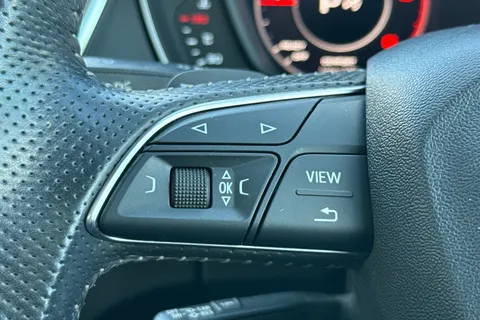 LP19HGZ Audi Q5 2.0 TDI 40 S line S Tronic quattro Euro 6 (s/s) 5dr Thumbnail #40