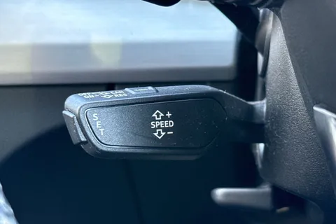 LP19HGZ Audi Q5 2.0 TDI 40 S line S Tronic quattro Euro 6 (s/s) 5dr Thumbnail #41