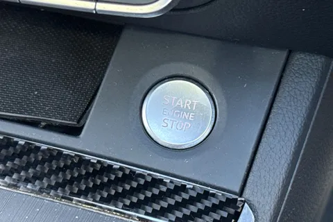 LP19HGZ Audi Q5 2.0 TDI 40 S line S Tronic quattro Euro 6 (s/s) 5dr Thumbnail #43